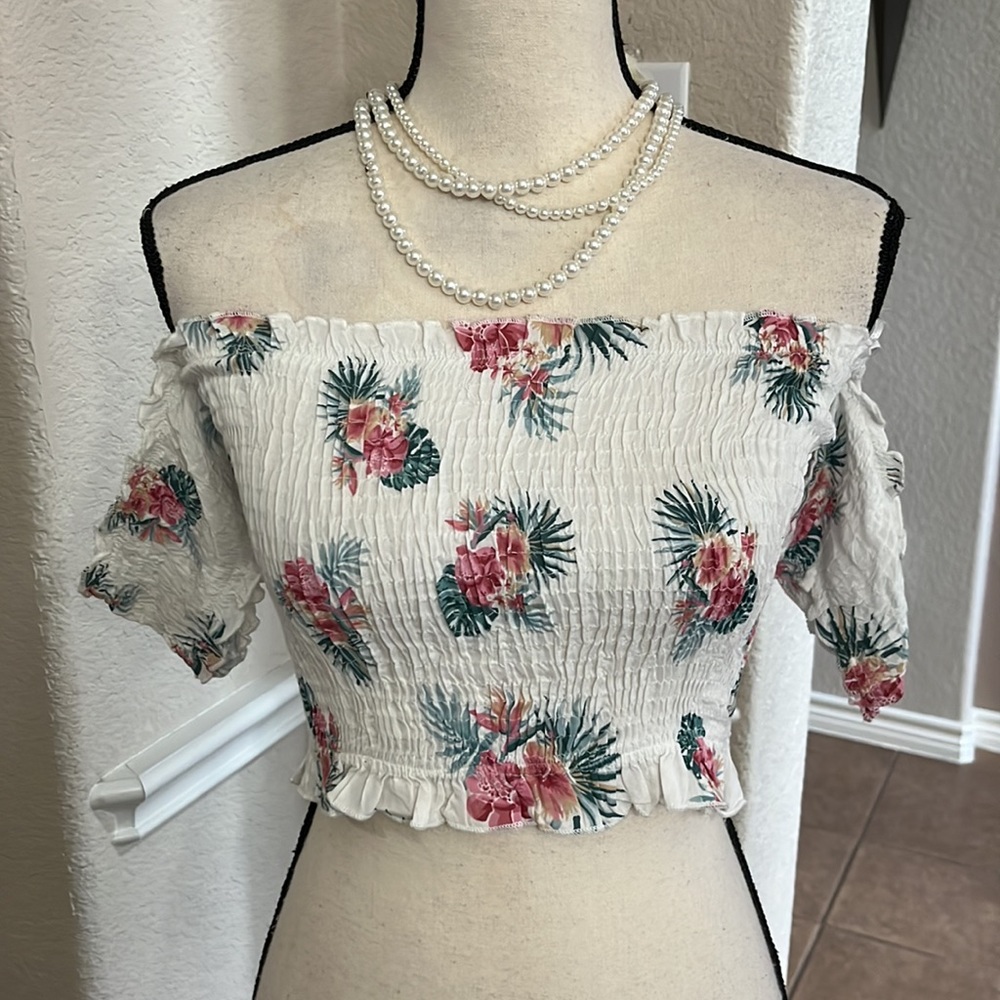 Salty Lemon white with floral tropical print cinched ruffled crop top Size M
